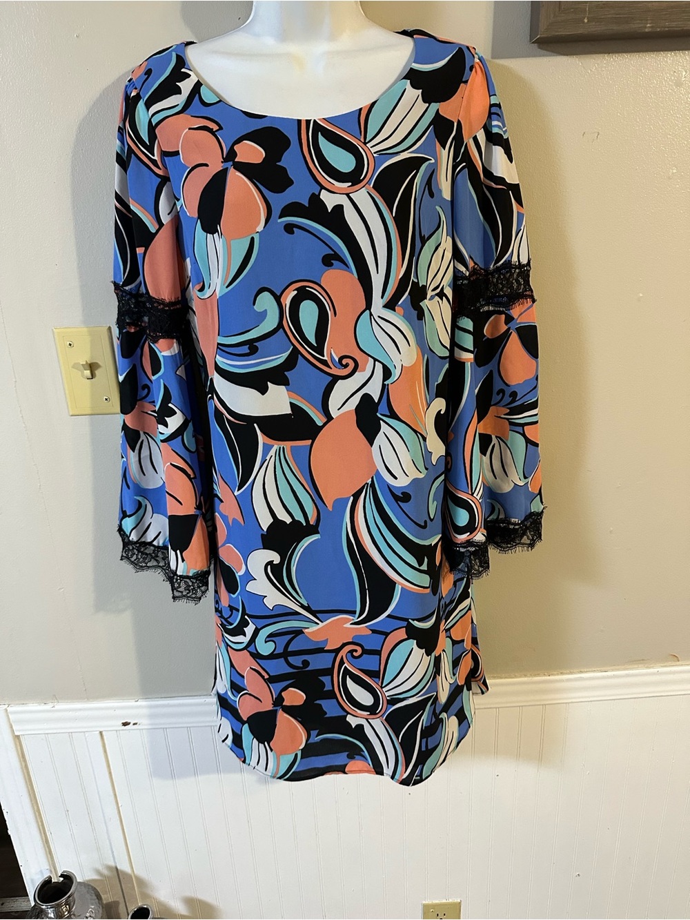 Kaari Blue Long Sleeve Floral Print Shift Dress in Blue & Coral